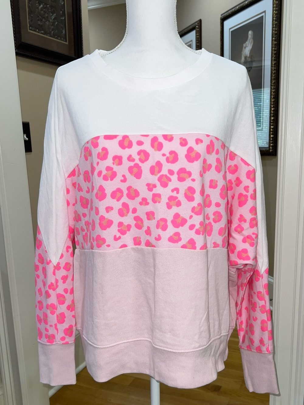 NWOT Women’s 1X Crown & Ivy Pink Cheetah Animal Print Sweatshirt